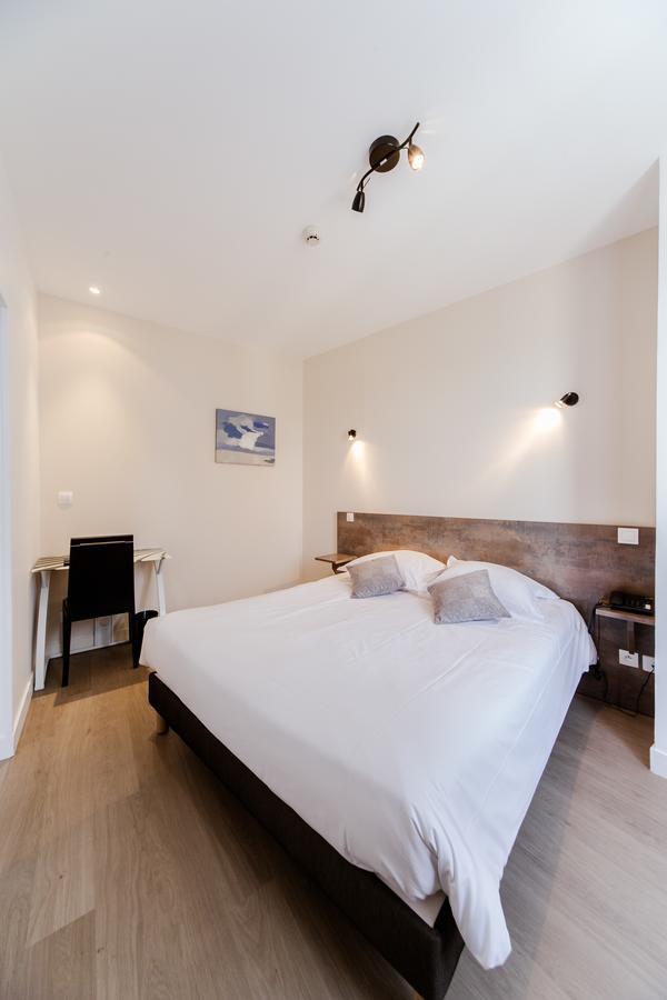 Logis Hotel - Le Petit Bellon Senlis  Exterior foto