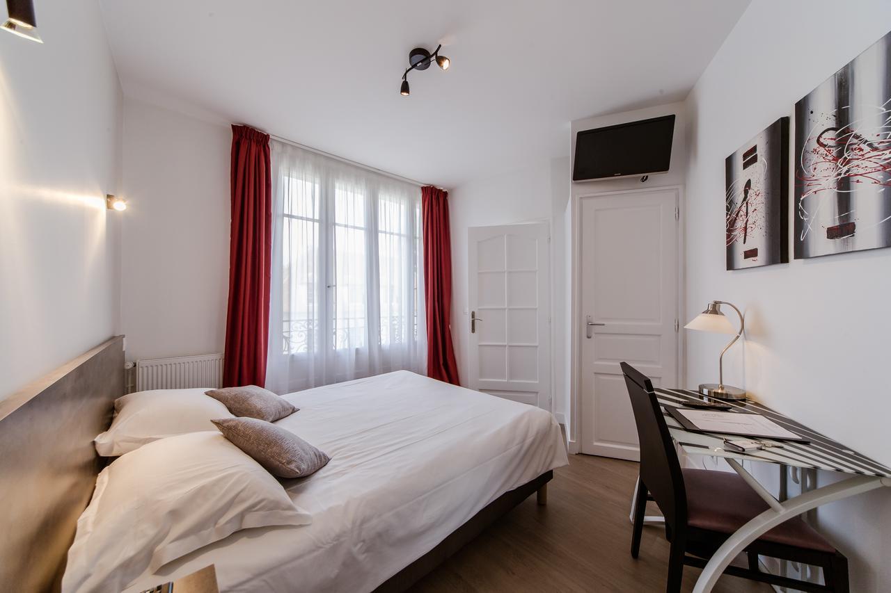 Logis Hotel - Le Petit Bellon Senlis  Exterior foto